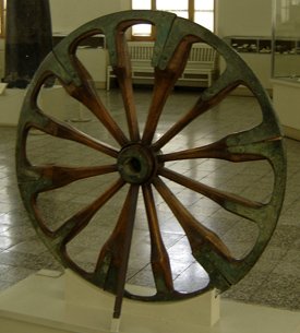 De quand date l'invention de la roue ?
